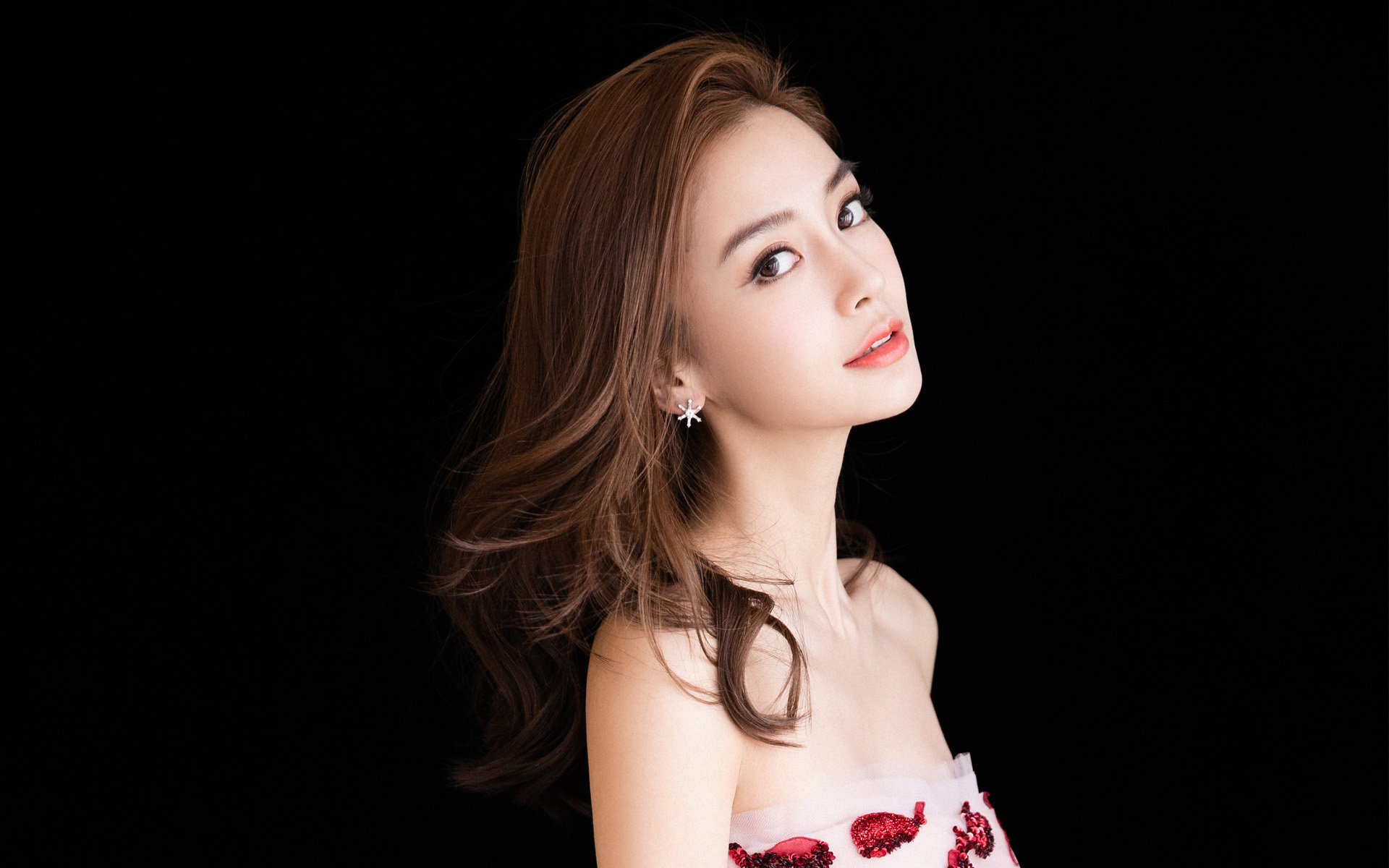 “英超逆转戏码不断,场面精彩纷呈”,英超转会市场最新消息