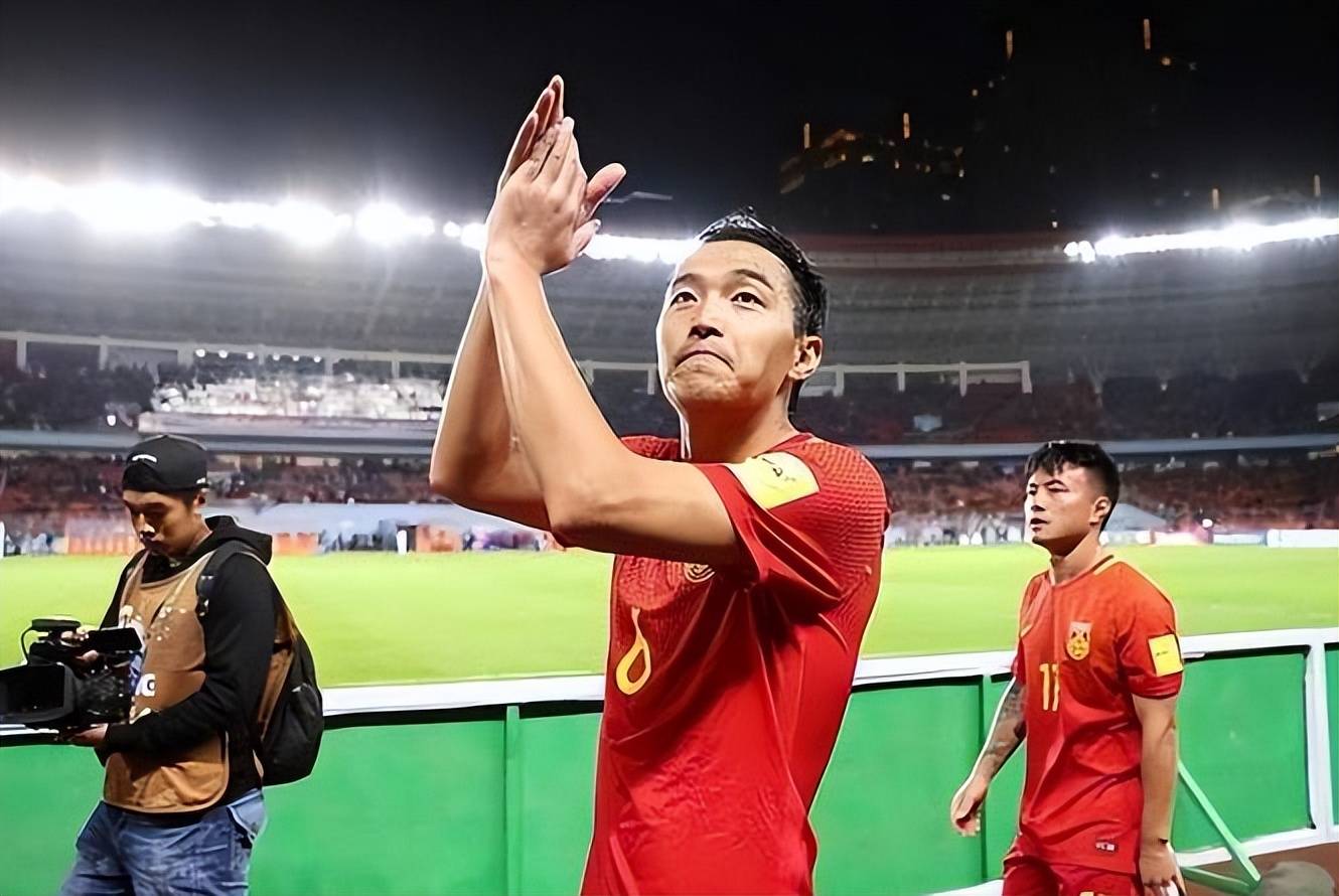 B体育APP:冯潇霆：表示将继续为中国足球贡献力量，帮助年轻球员成长的简单介绍