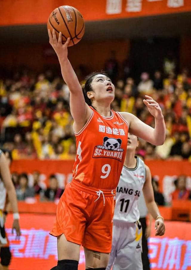 B体育官网：中国女篮世界杯备战，全力以赴冲击佳绩