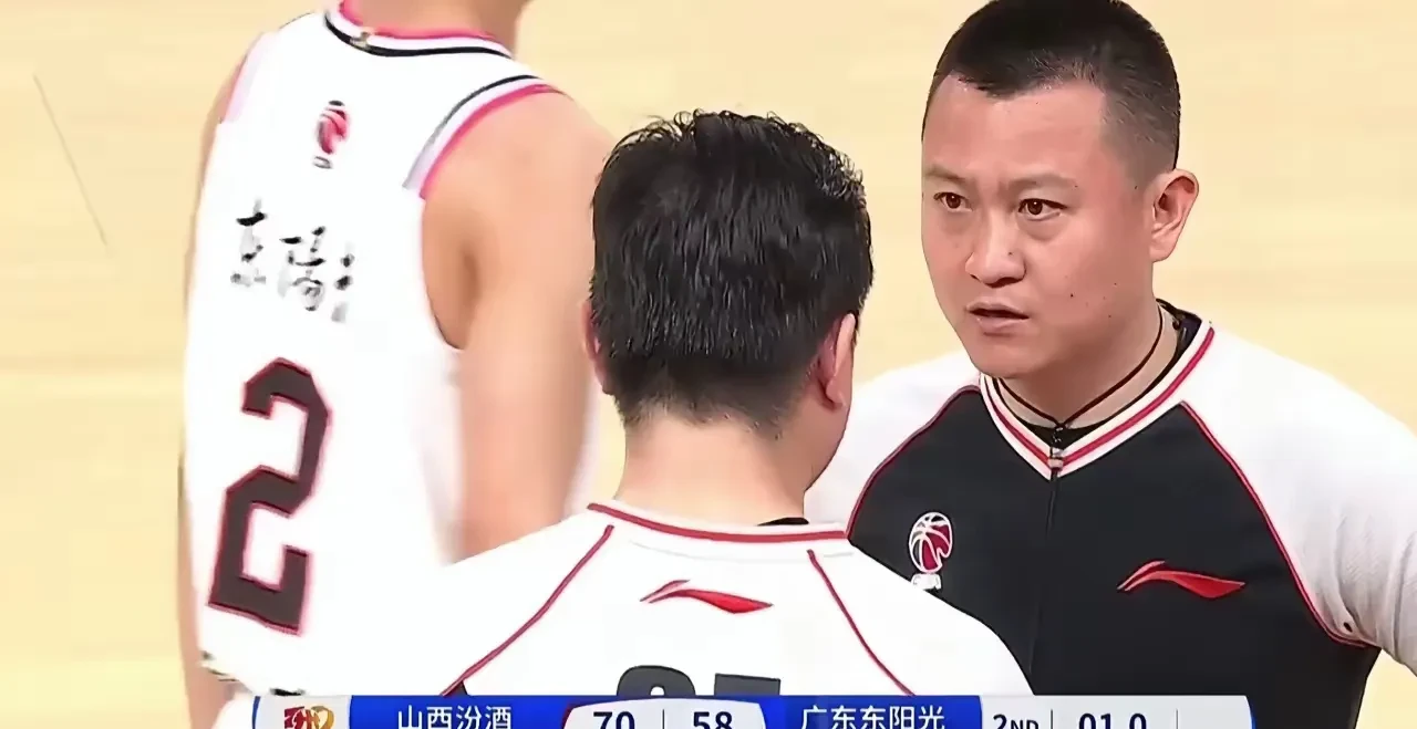 包含B体育官网：中国篮球裁判员队伍建设，公正执法维护公平的词条