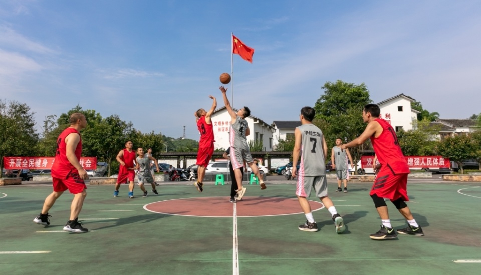 B体育网页版登录-包含B体育官网：社区篮球赛掀起热潮，全民参与共享运动乐趣的词条