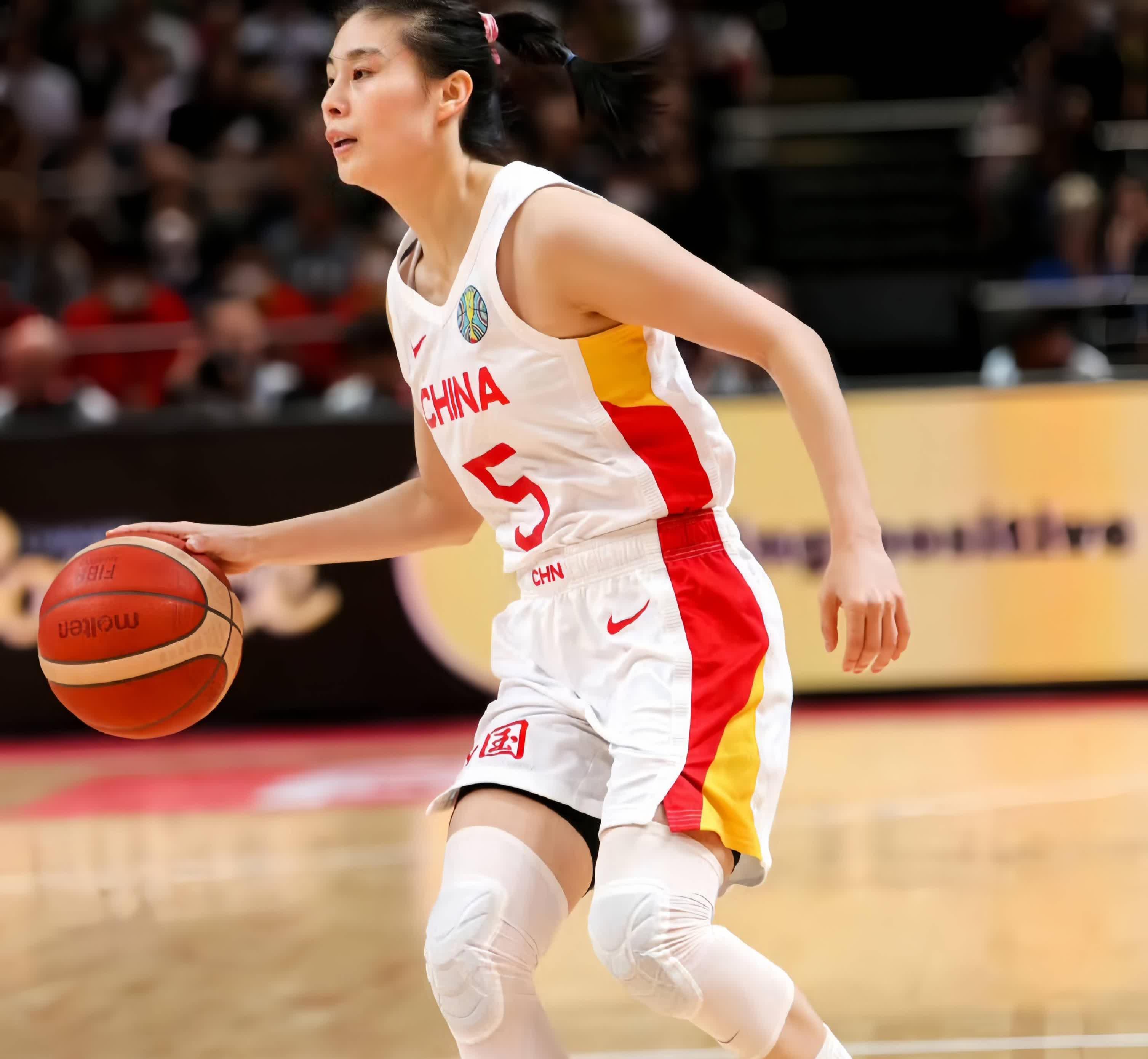 b体育app-B体育官网：中国女篮出征国际邀请赛，检验训练成果的简单介绍